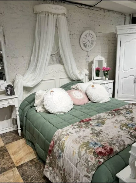 Кровать 160х200 с низким изножьем "Марсель", c узором, с состариванием, Молочно-белый (Марсель)