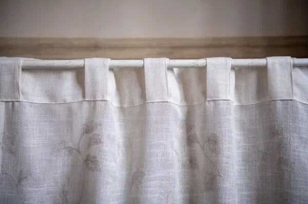 Штора с бежево-серой вышивкой 140х290