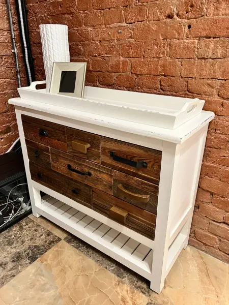 Комод со съемным подносом Дерево с историей, Молочно-белый (Марсель), с состариванием, грунт чёрный