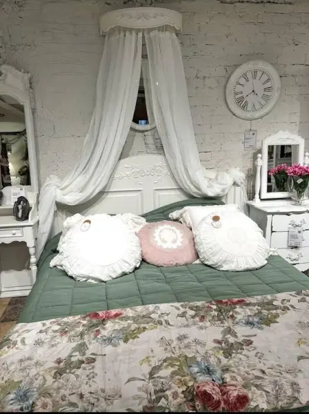 Кровать 160х200 с низким изножьем "Марсель", c узором, с состариванием, Молочно-белый (Марсель)