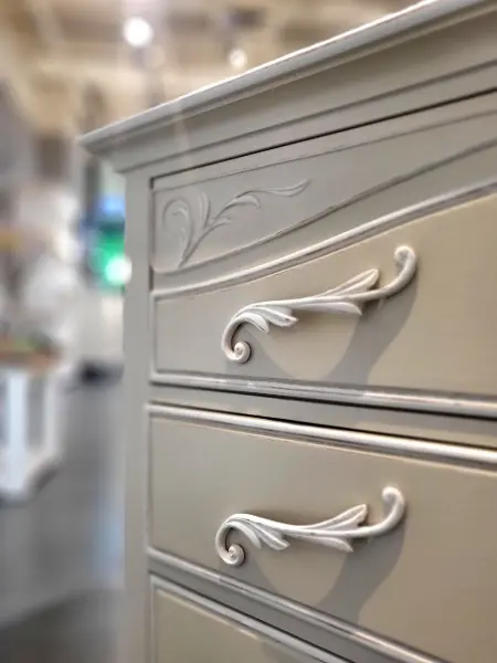 Комод большой на три ящика Авиньон цвета слоновая кость