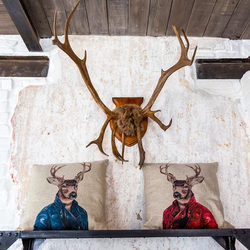 Декоративная подушка «Мистер Благородный Олень» (версия 2)