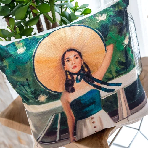 Арт-подушка «Шляпка, держись!»